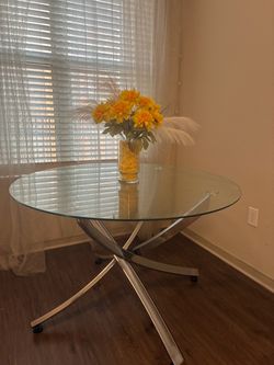 Beckham Round 46-yy inch Glass Top Dining Table Chrome - Must go this weekend!       $180