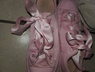 Tennis shoes converse ....