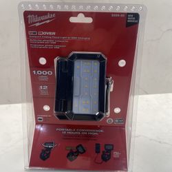 Milwaukee M18 Compact Folding Flood Light W/USB charging 