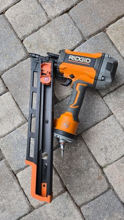 Pneumatic 21-Degree 3-1/2 in. Round Head Framing Nailer