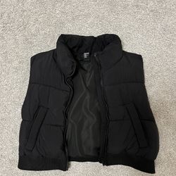 Forever 21 Black Sleeveless Cropped Vest