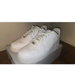 Nike Air Force 1s Triple White. Mens 11