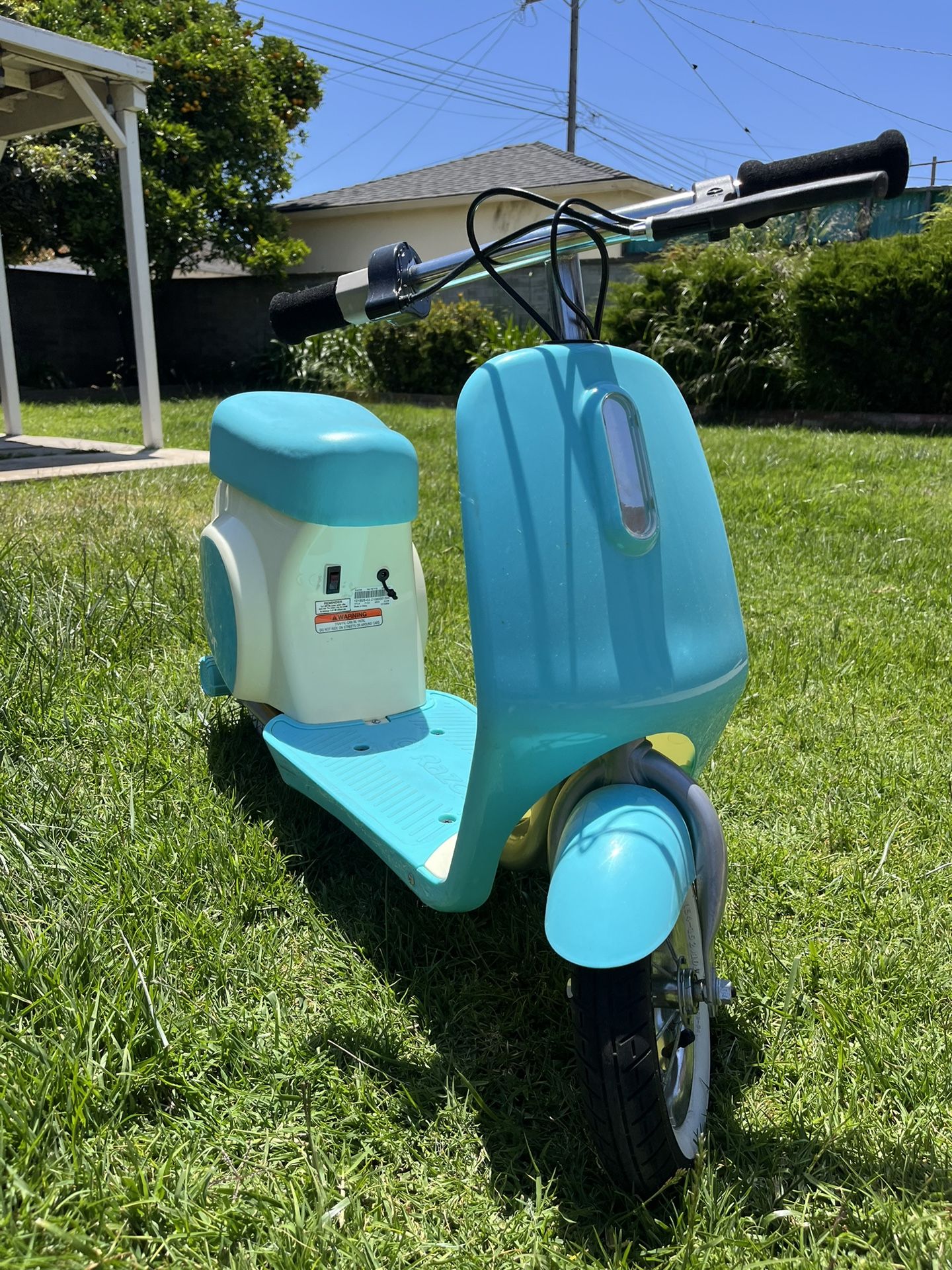 ** Firm Price ** Kids Petite Razor Vespa 