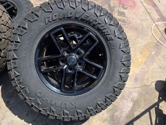 OEM 17" JEEP GLADIATOR MOJAVE Wheels With New KUMHO RT tires