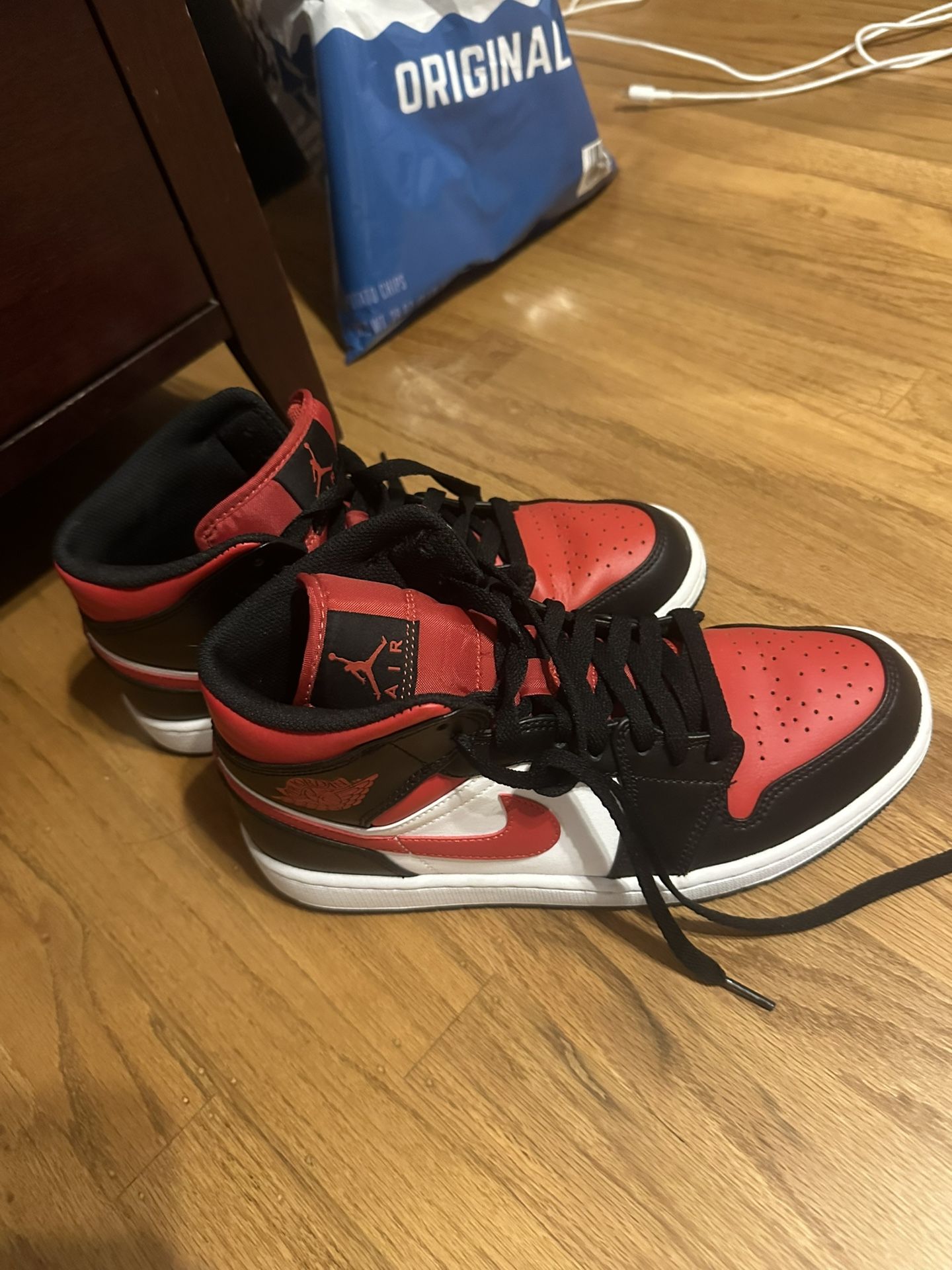 Nike Air Jordan 1 Retro Mid Size 9