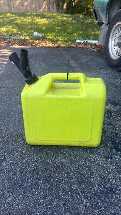 Diesel Spill-Proof Fuel Can full