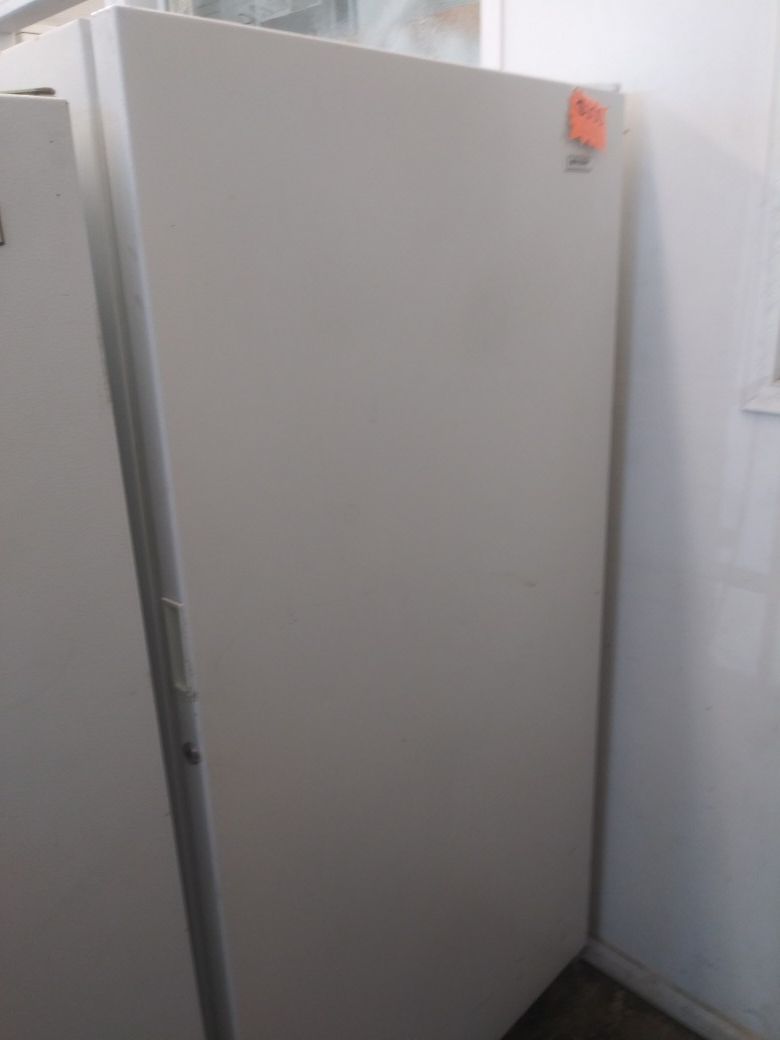 Frigidaire self defrost standing freezer for Sale in Highland, CA OfferUp