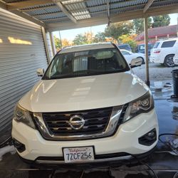 2017 Nissan Pathfinder