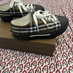 Burberry Sneakers 