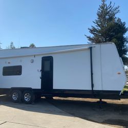 34ft. 2005 Toy Hauler