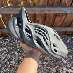 Adidas Yeezy Foam RNR Onyx (Size 11)