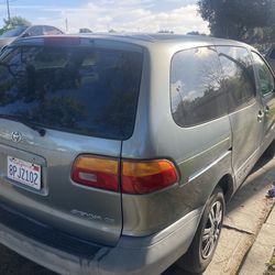 1999 Toyota Sienna