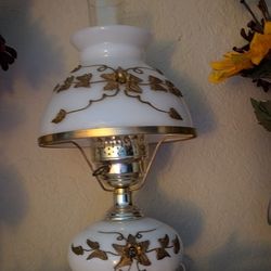 Gone With The Wind Lamp ( Antique )