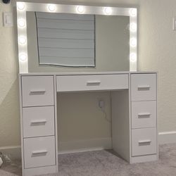 Dresser - Modern With Lights