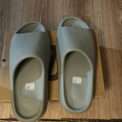 Yezzy Slides