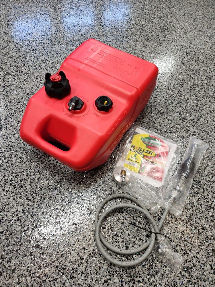 MOELLER ULTRA 6 GAL PORTABLE TOPSIDE FUEL TANK WITH PRIMER HOSE + FITTINGS BRAND NEW, NEVER USED. Great For GENERATORS
