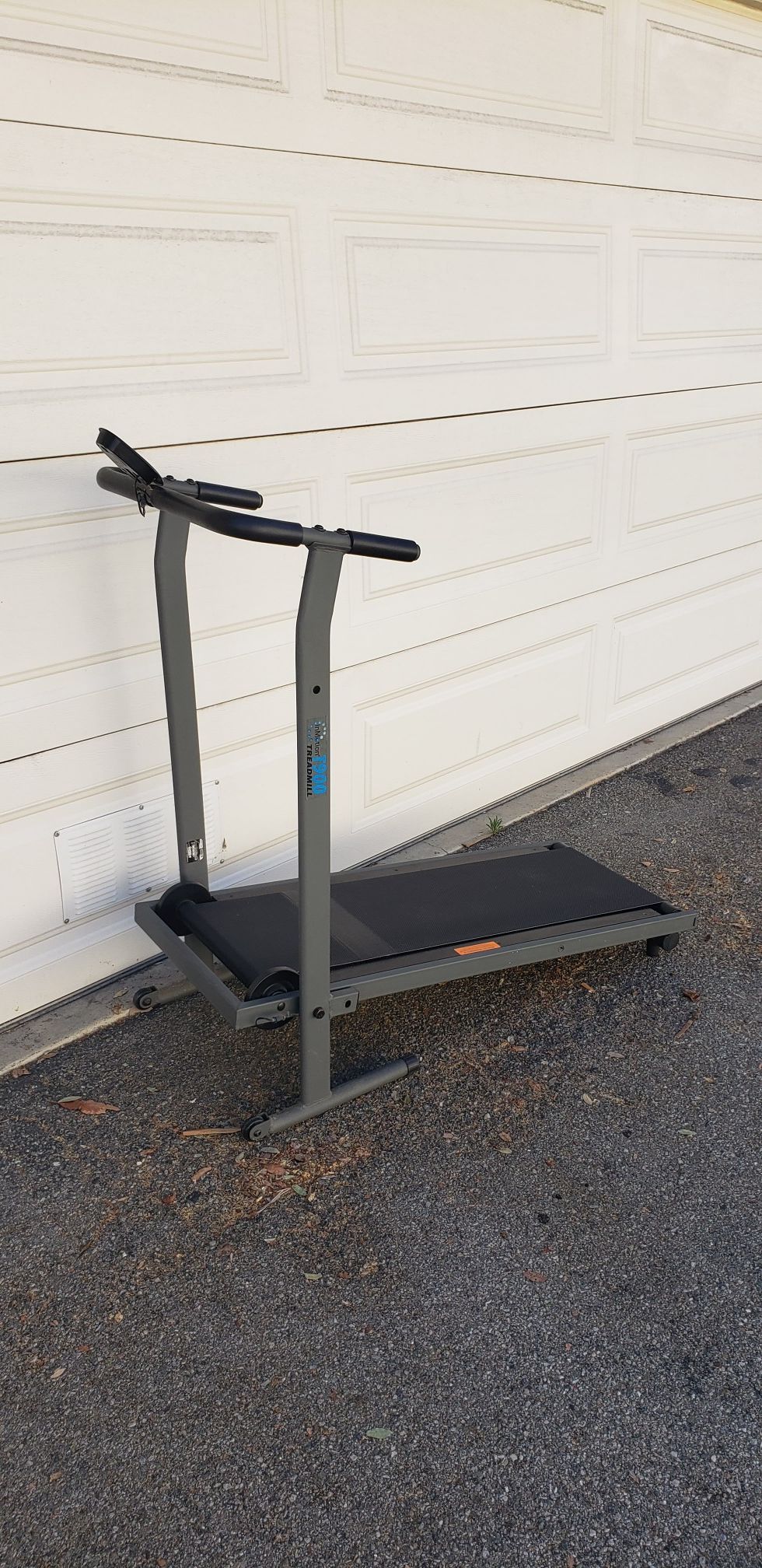 Stamina InMotion T900 manual belt workout treadmill for Sale in Ontario