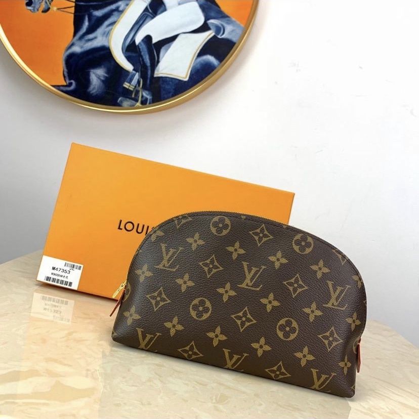 Lv Cosmetic Pouch Gm for Sale in Phoenix, AZ - OfferUp