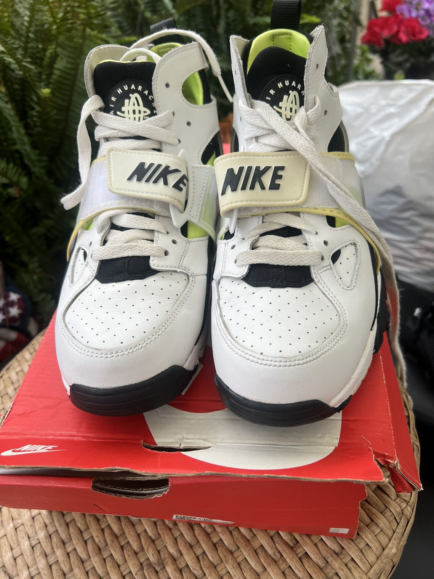 Nike Air Trainer Huarache Men’s Basketball Sneakers 679083-109