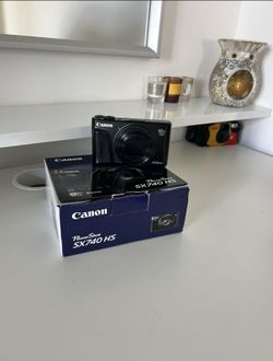 Canon PowerShot SX740 HS Digital Camera