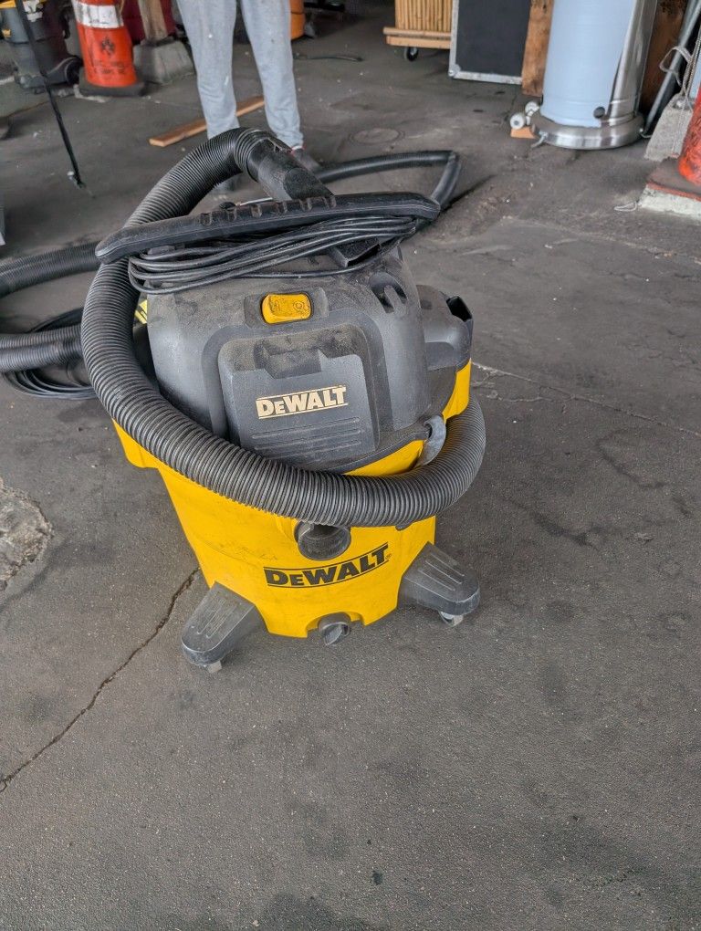 DeWalt Vacuum Cleaner