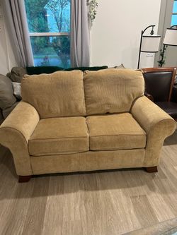 Love seat, Gold