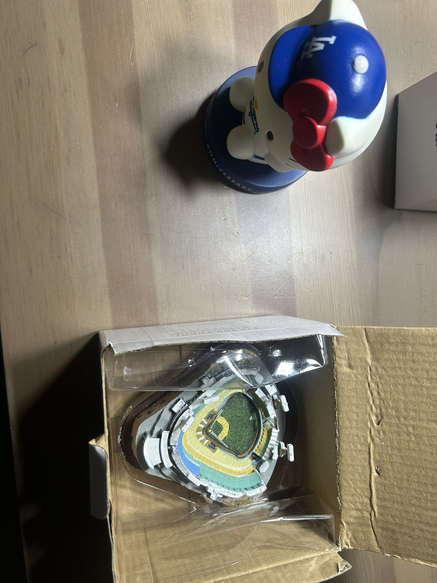 LA DODGERS EXCLUSIVE COLLECTIBLES 