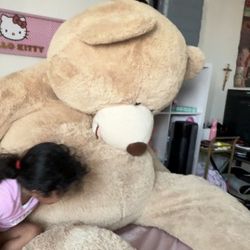 giant teddy bear 