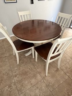 Round farmhouse dining table chairs set $75
