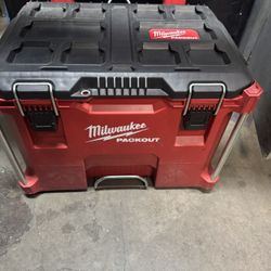 Milwaukee PACKOUT 22 in. Rolling Modular Tool Box 