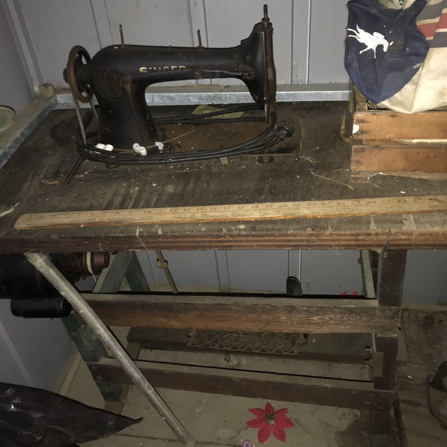 Singer Upolstery Sewing Machine