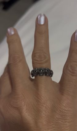 Sterling silver 92.5  skull design ring with diamonds