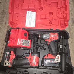 Milwaukee
M18 FUEL 18V Lithium-Ion Brushless Cordless Hammer Drill and Impact Driver Combo Kit (2-Tool) with 2 Batteries