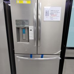 FRIGIDAIRE  GALLERY    COUNTER DEPTH  REFRIGERATOR WITH ICE MAKER 1 YEAR WARRANTY/1 AÑO DE GARANTIA POR ESCRITO 