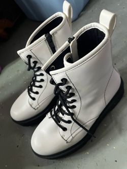 Size 8 white