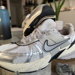 Nike V2K Run Summit White / Metallic Silver