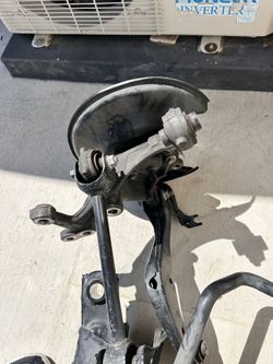 2016-2019 Toyota Prius rear suspension knuckle + control arms OEM