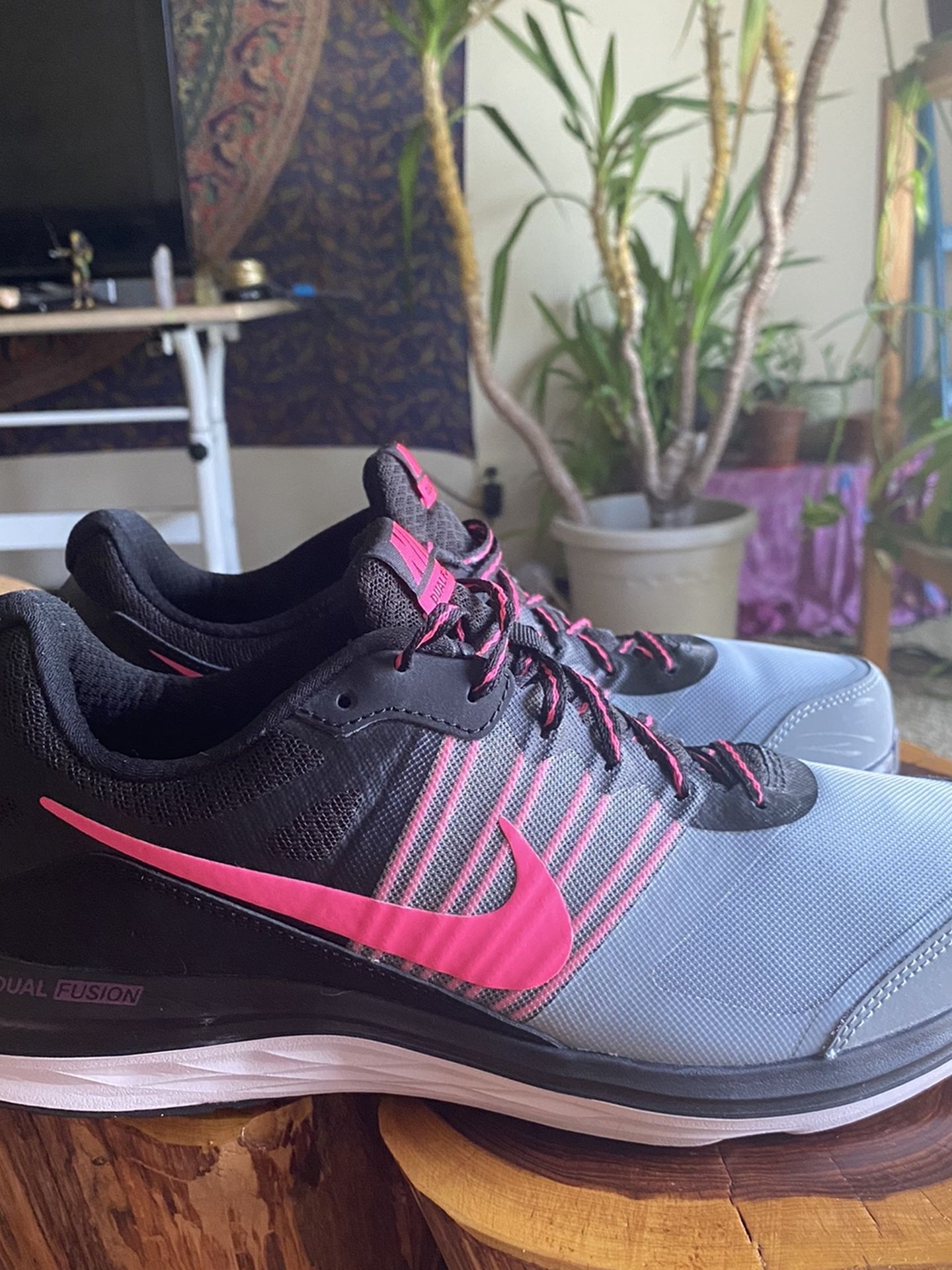 Nike Women’s Running Dual Fusion X Sz 11. 45$ Obo