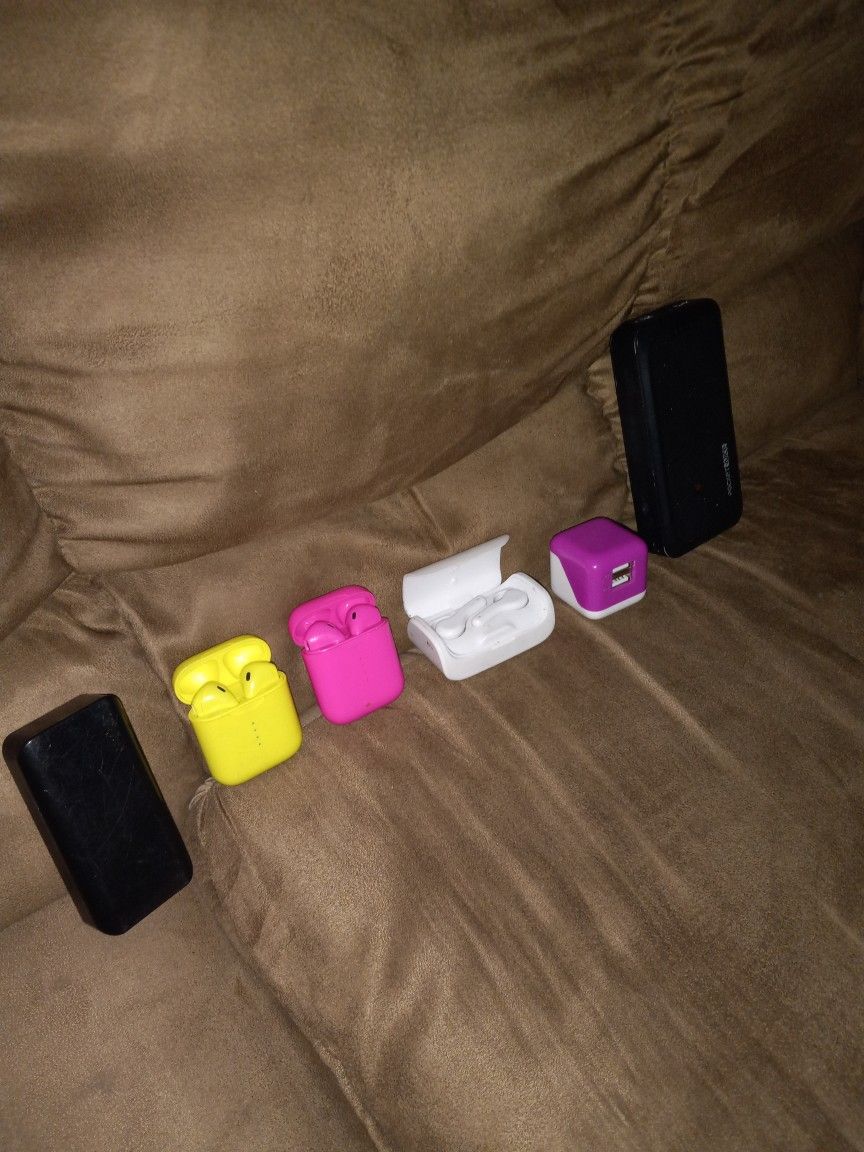 Air Pods Yellow Pink White  With Charging Box N Pocket Batter Charger It Portable Pocket Charger 