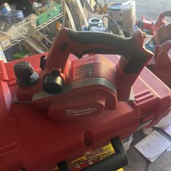 Cepillo Milwaukee 18volt 