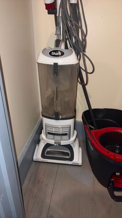 Shark Navigator Lift-Away Professional Vacuum