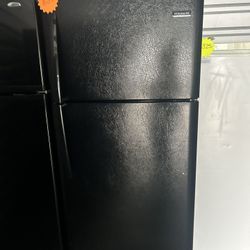 BLACKFRIGIDAIRE TOP FREEZER REFRIGERATOR Delivery Available for small Fee 🚛