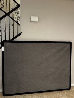 Like New 3” Queen Size Tempurpedic Base