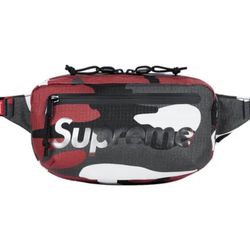 Supreme logo waist bag with zip