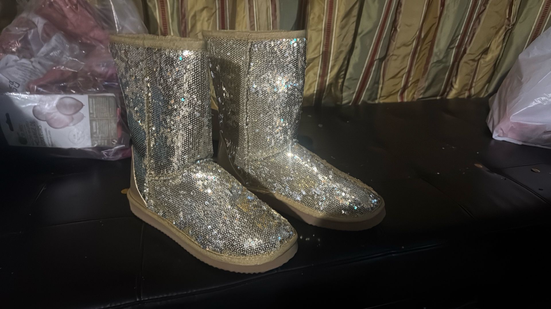 Size 7 Gold Arizona. Uggs