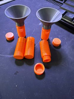 3 and 10 mL desiccant holder and vial caps