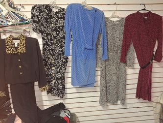 Vintage dresses size 6and 4