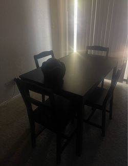Dinner table -NEED GONE BY 9/18