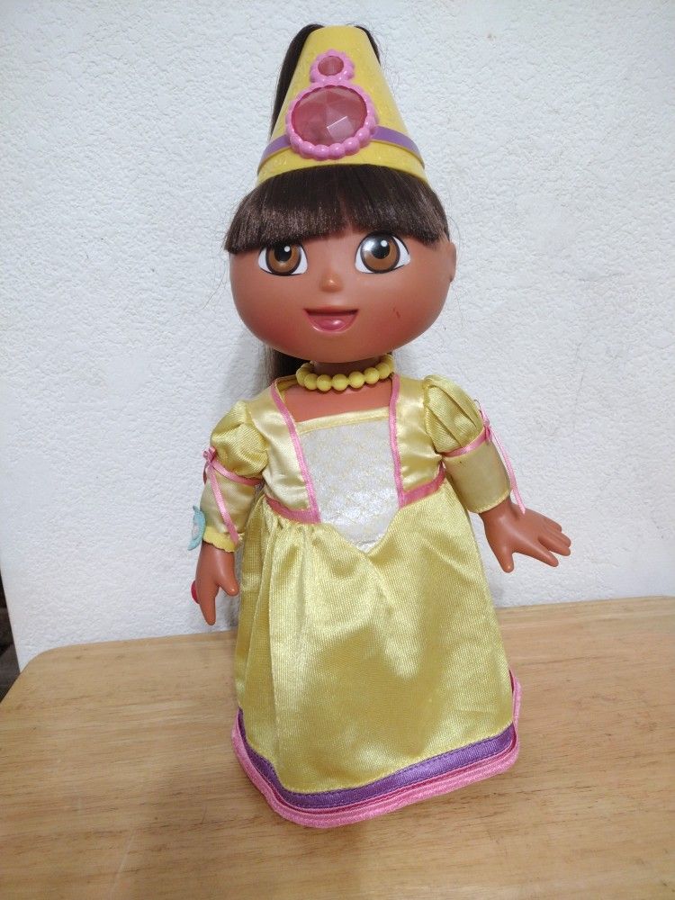 2003 Mattel Dora The Explorer Magic Hair Fairy Tale Princess doll Talks And Sings 14"