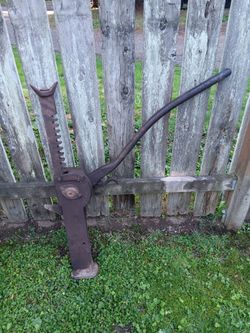 1950's old iron metal Jack very heavy can deliver